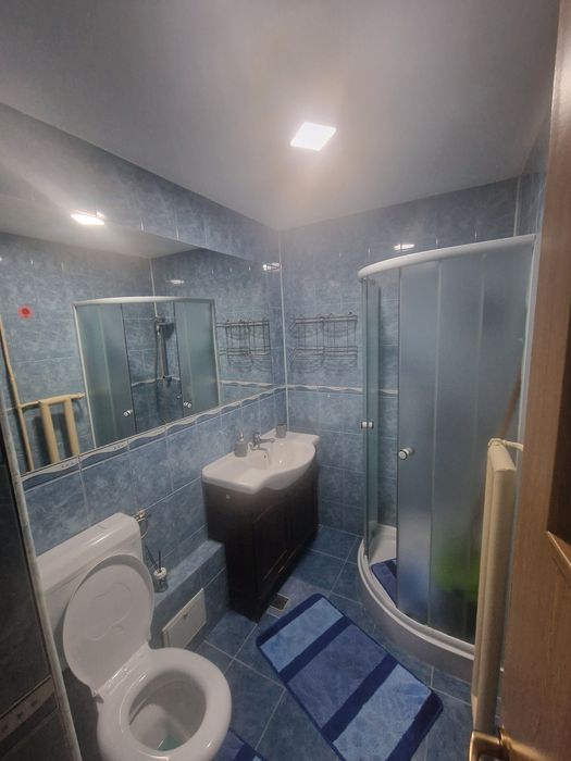 Inchiriez apartament cu doua  camere, mobilat complet PIATA  RESITA