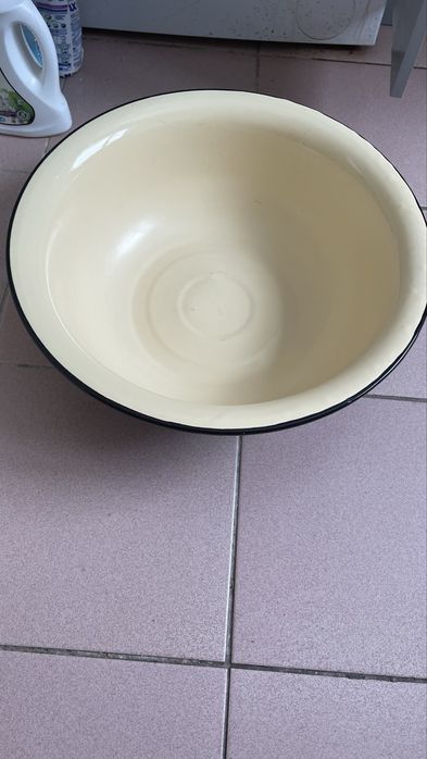 Таз эмалированый