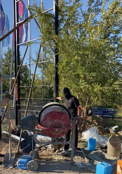 Услуги сварщика, плотника, мастера на час.