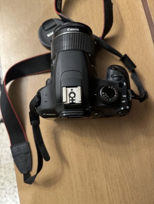 Canon EOS 1200D.