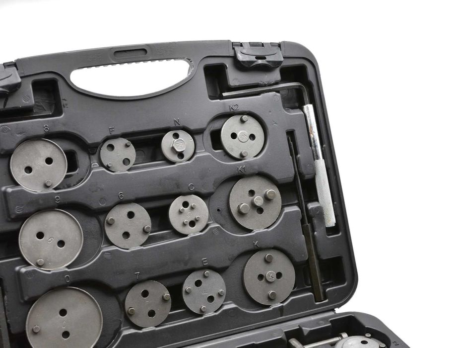 Presa schimbat placute frane complexa.Trusa schimbat placute frana