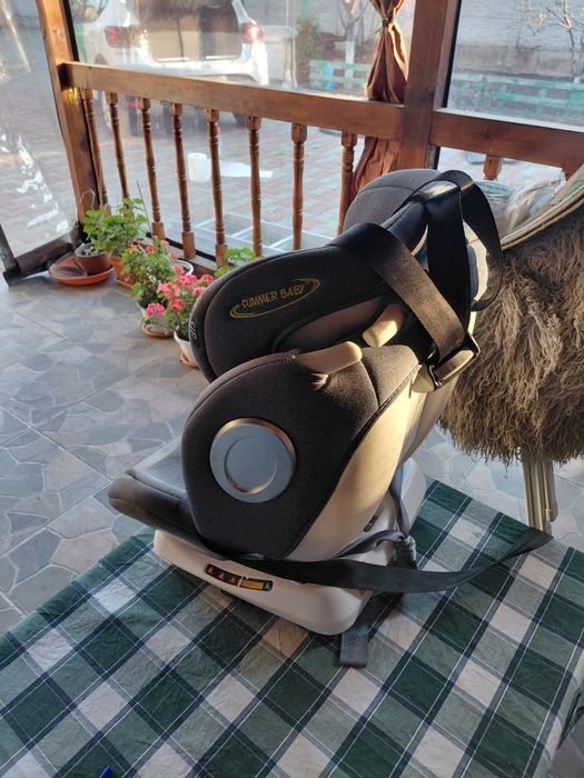 Vând scaun auto 0.36kg