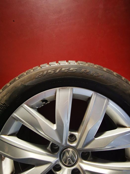 4 бр. оригинални джанти VW и зимни гуми Пирели/Pirelli 215/55 R17