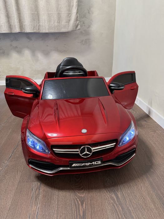 Детска Акумулаторна кола Mercedes Benz C63s AMG червена