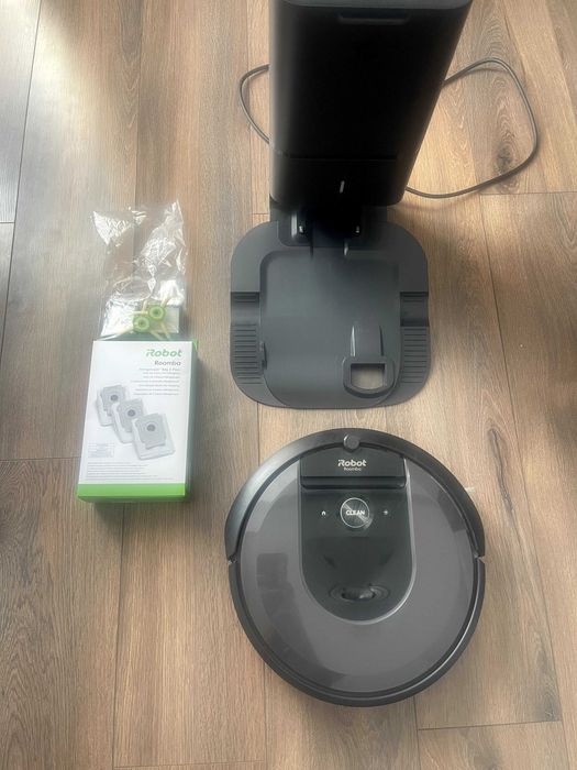 iRobot Roomba i7+ с Clean Base — самоизпразваща се станция