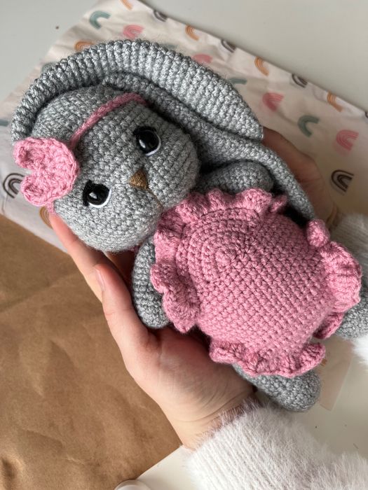 Плетена играчка зайче с дълги уши