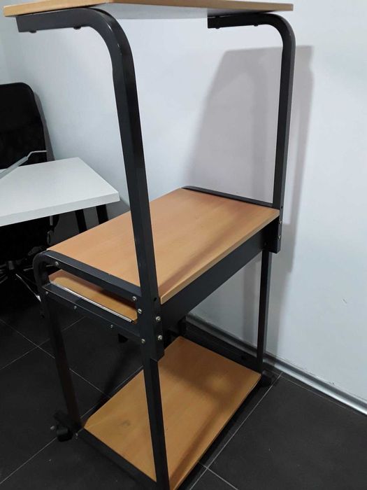 Бюро с надстройка