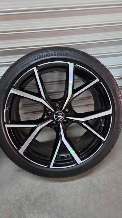 джанти за VW Touareg / Фолксваген Туарег 22" с гуми 285/35/22