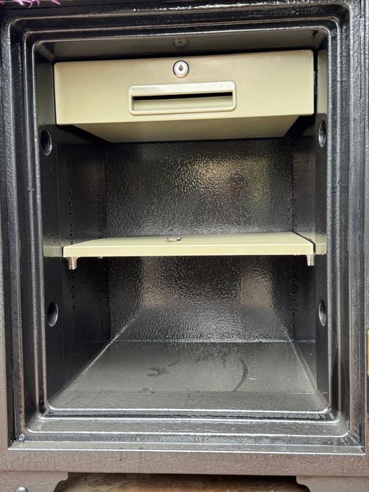 Продам сейф огнеупорный топаз