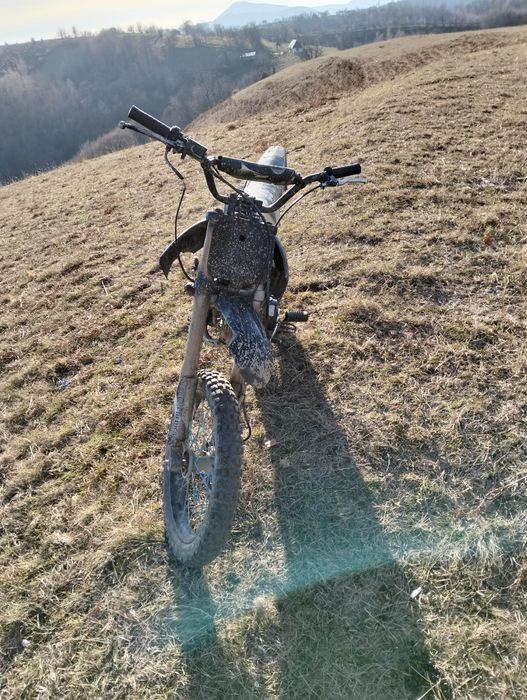 Vând cross 125...