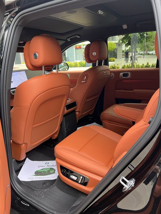 Lixang Li 8  2025 йил Рестайлинг