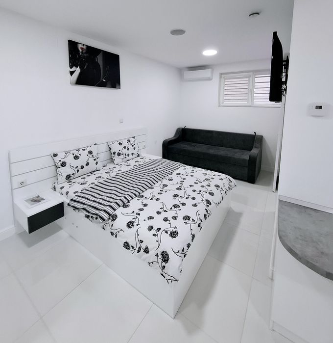 Inchiriez Casuta  la curte comuna zona Oncea - Platou