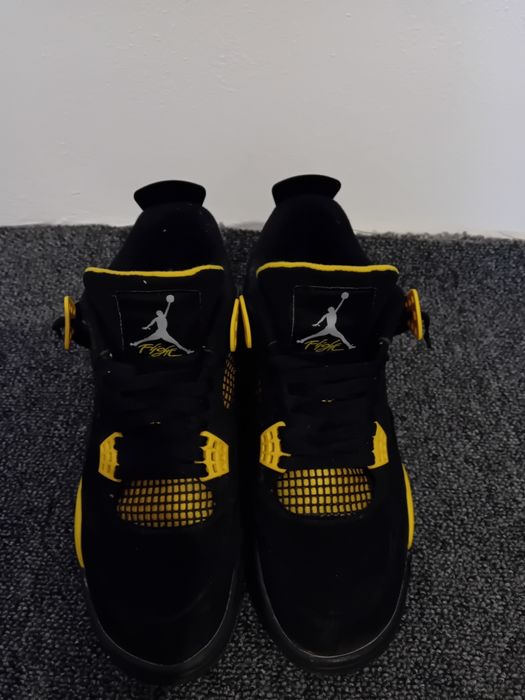 Jordan 4 black yellow thunder