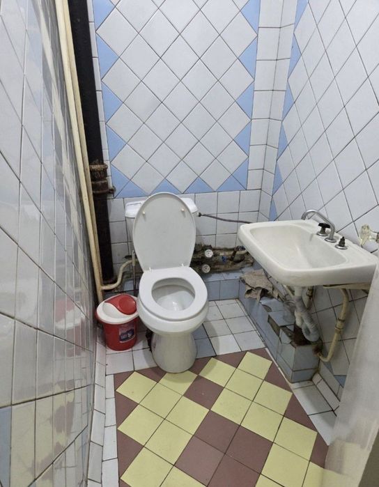 Drujba Narodov Komolon uch xonalik