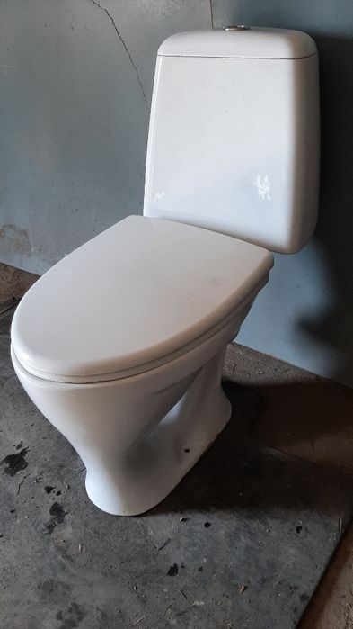 Продам унитаз хорошим состояние
