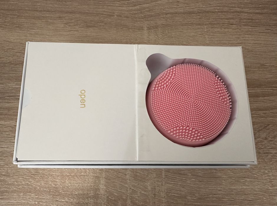Комбиниран уред за лице с Почистваща четка и 4 лед светлини IREN SHIZEN SKIN GENIE PRO Cleansing Brush + LED Light Therapy