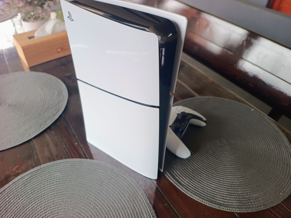 Vând PS5 Slim DiskEdition 1t +1 joc