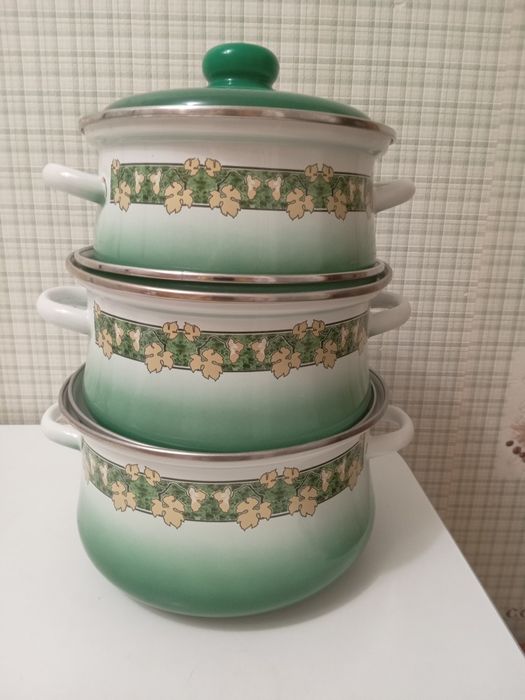 Набор кастрюль эмалированных