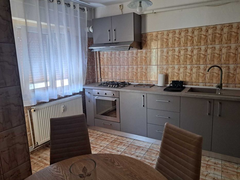 Apartament cu 3 camere de închiriat in zona George Enescu