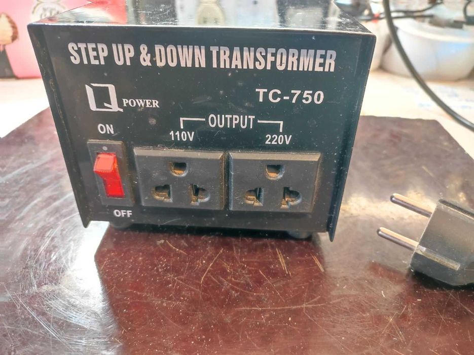 Продава се преобразувател (трансформатор) на напрежение от 220V ->110V