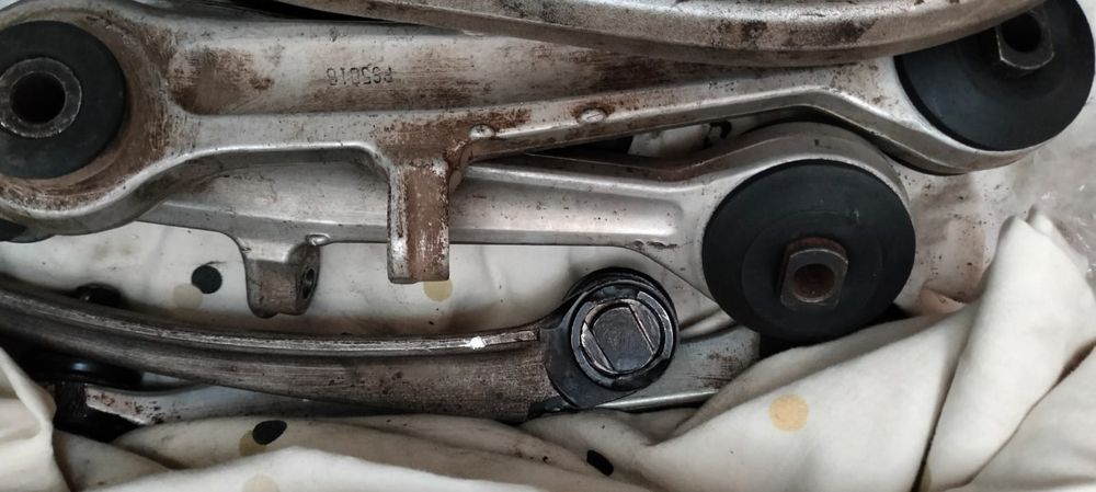 Продаю рычаги на Audi