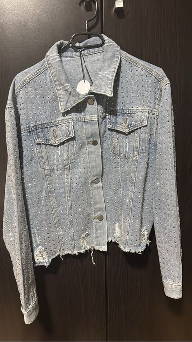 Geaca de blugi cu strassuri