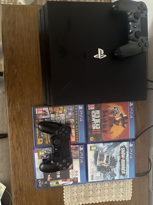 PS4 Pro plus 2 manete