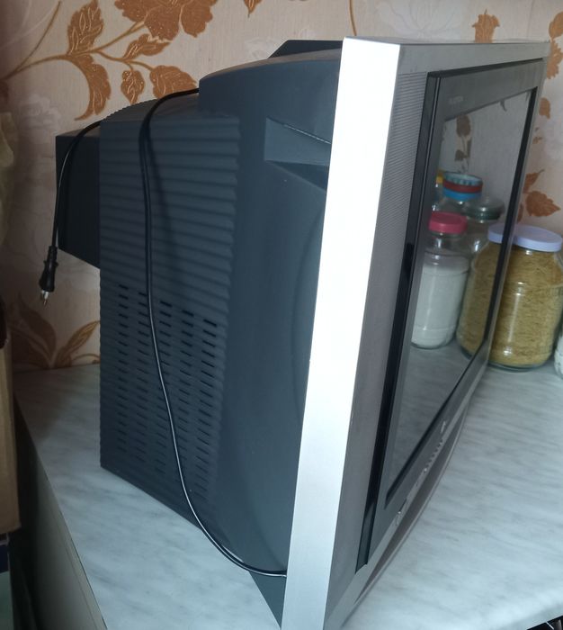 Продам телевизор LG