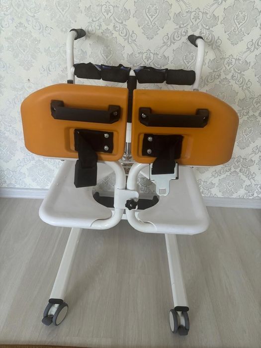 Кресло-каталка с санитарным оснащением