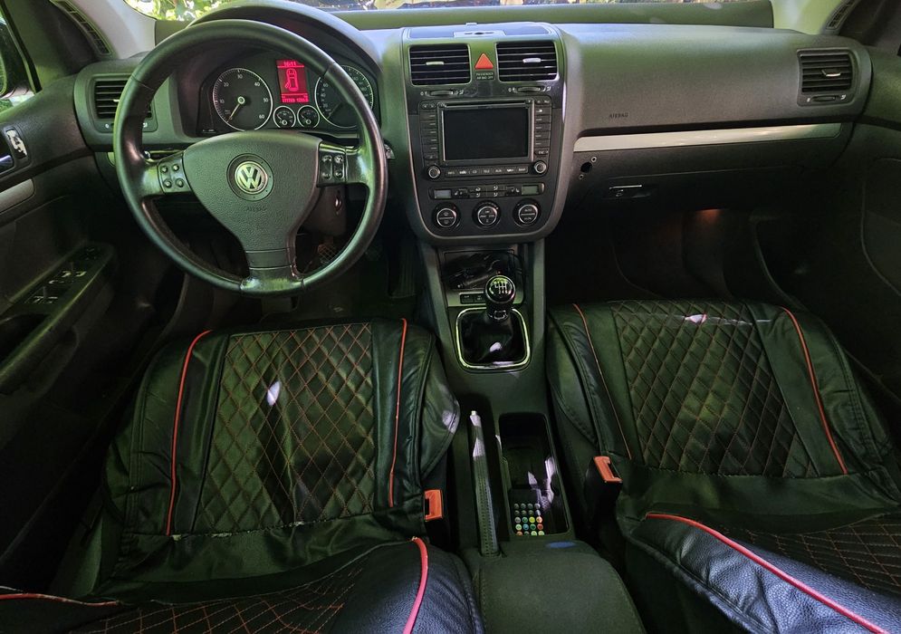 Vând Golf V 1.9 BKC