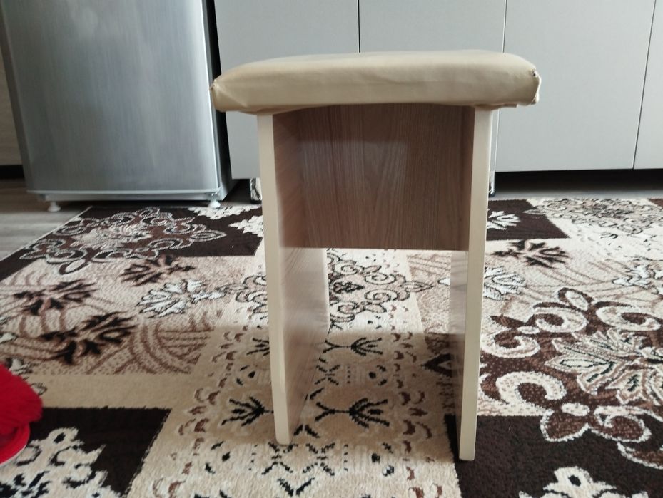 Деревянный стул почти новый