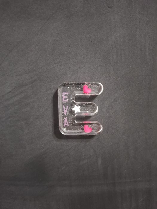 Breloc literă din rășină