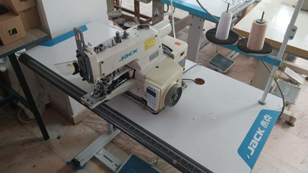Vând mașini de cusut industriale 1200 RON