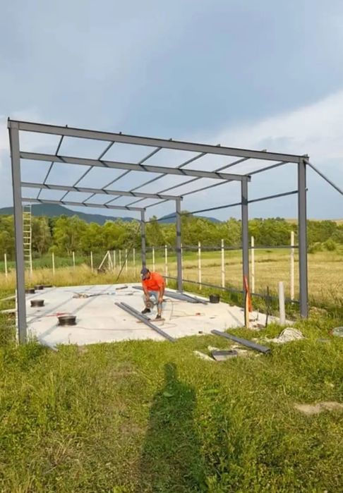 Vând hală metalică 10 m lățime 10 m lungime cu 4 m înălțime doar struc