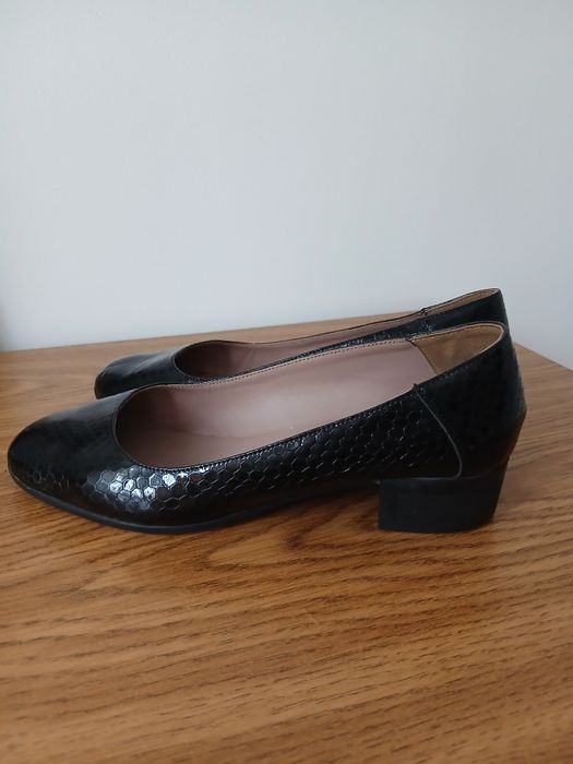 Oferta!! Pantofi din piele  impecabili cumparati de la magazinul  J'acobs