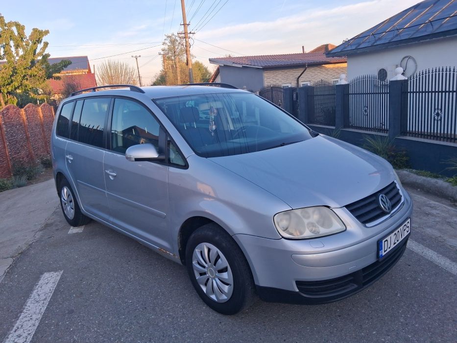 Vând vw touran 2004