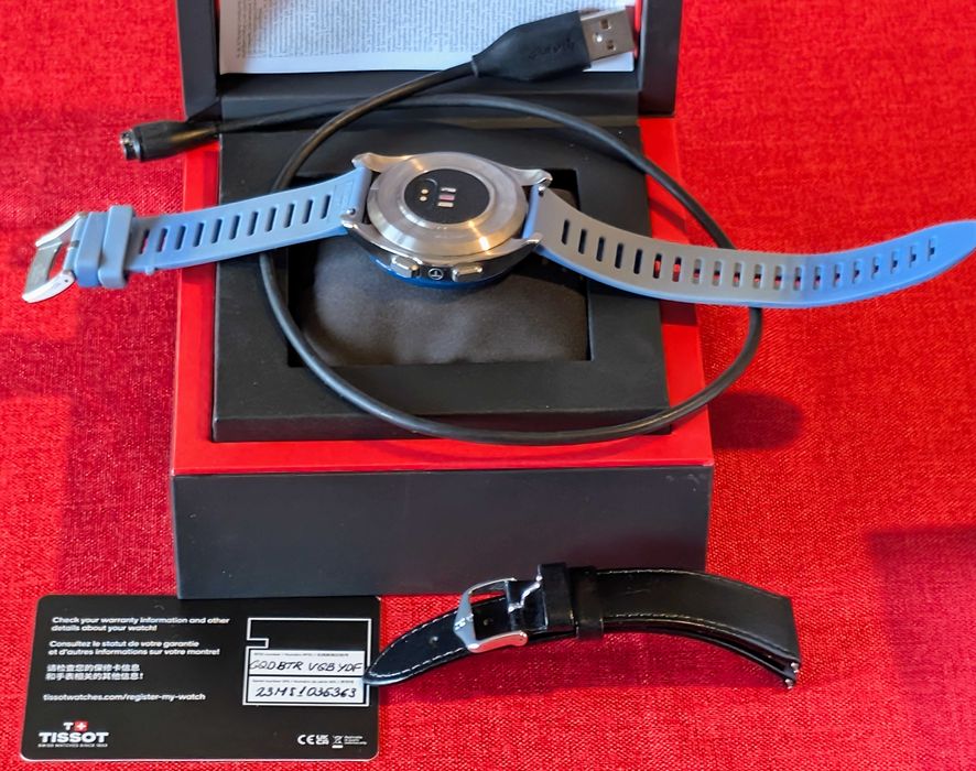 Хибриден смарт часовник Tissot T-Touch Connect Sport в гаранция