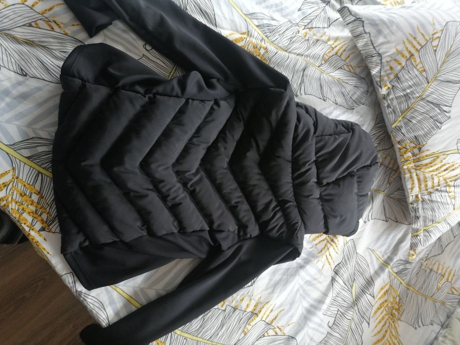 Черно дамско яке със качулка рр М