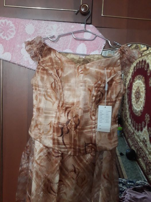 Женский вечерний платье.