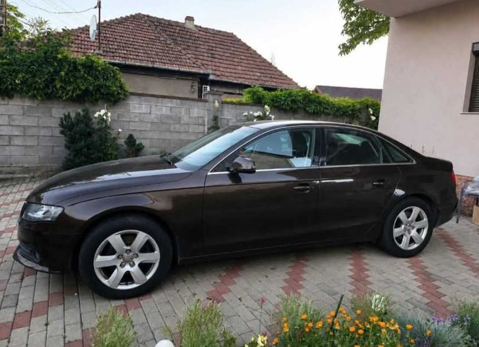 Audi A4 2011 - 2.0 Diesel - Maro -144000 km  - Înmatriculată.