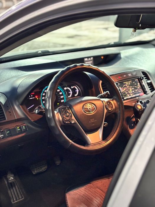 автомобиль Toyota Venza 3.5 AWD