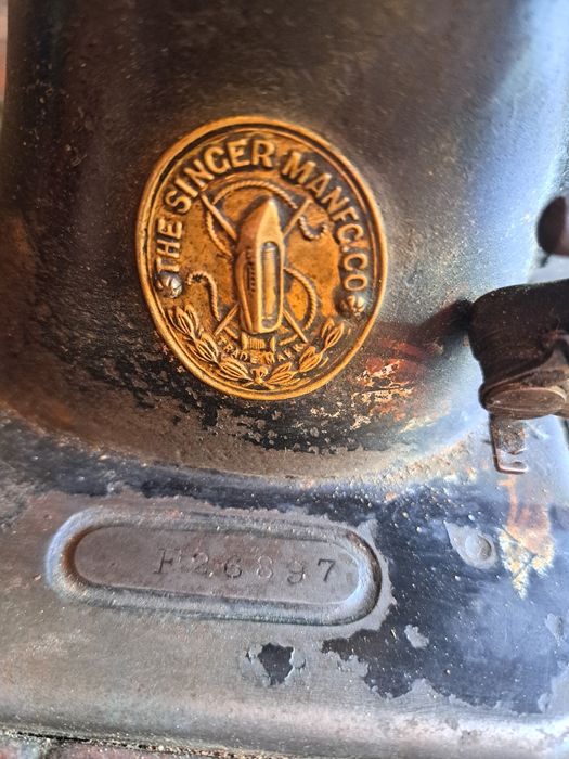 Masina de cusut SINGER