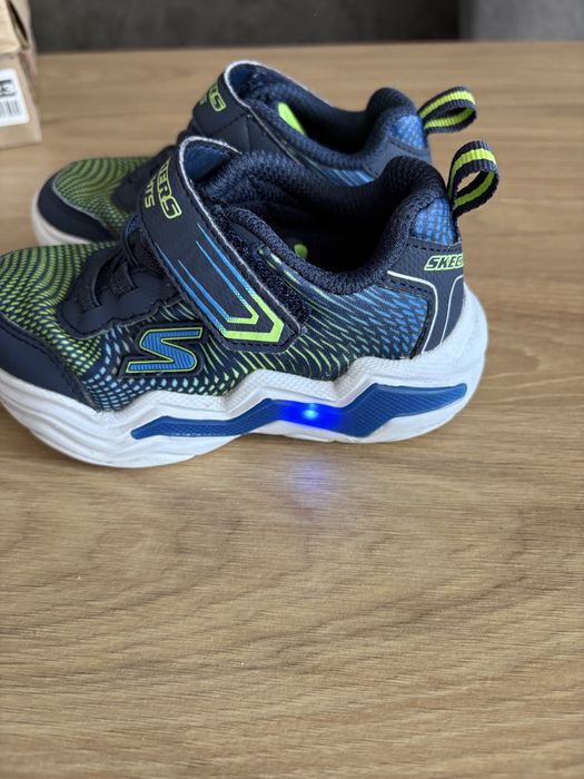 Детски светещи маратонки на Skechers