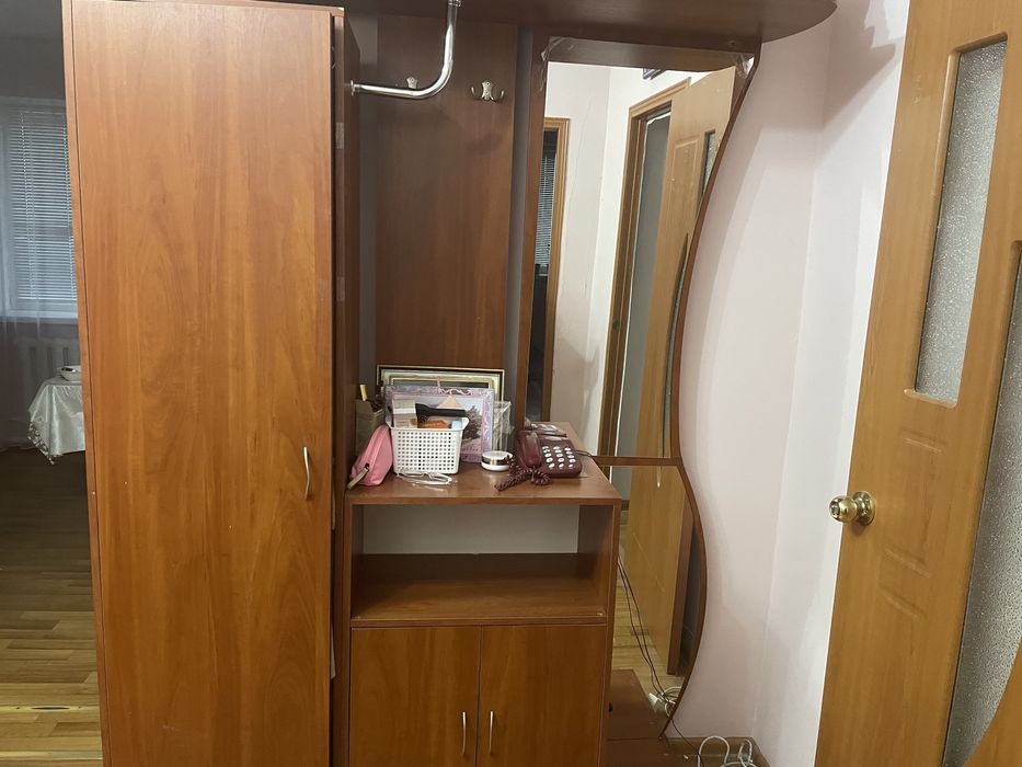 Прихожая сервант