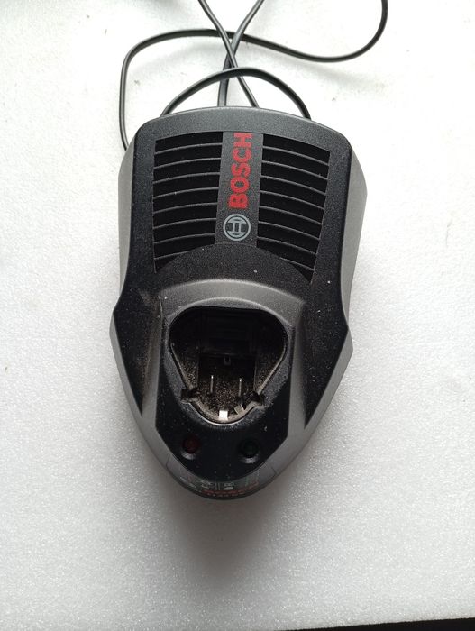 Încărcător Bosch 10.8v-12v