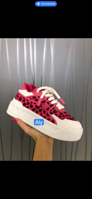 Adidasi Valentino dama