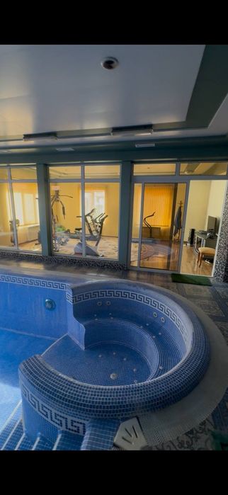 Резеденция-дача. Своя на берегу черчика.