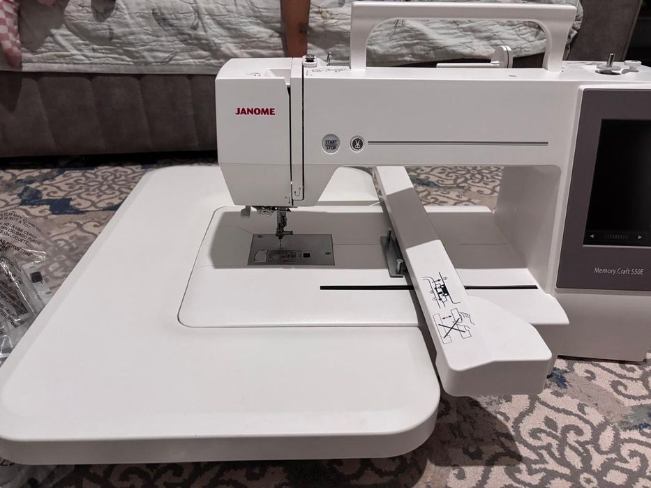 Janome Memory Craft 550E вышивальная машина