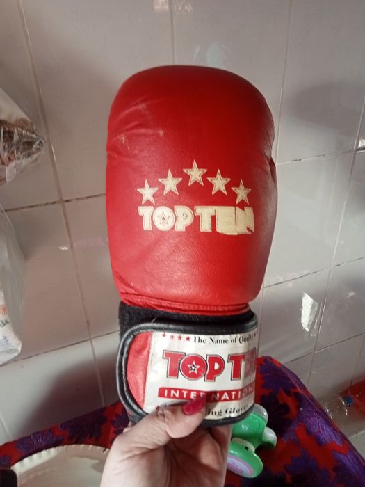 Боксерский перчатка