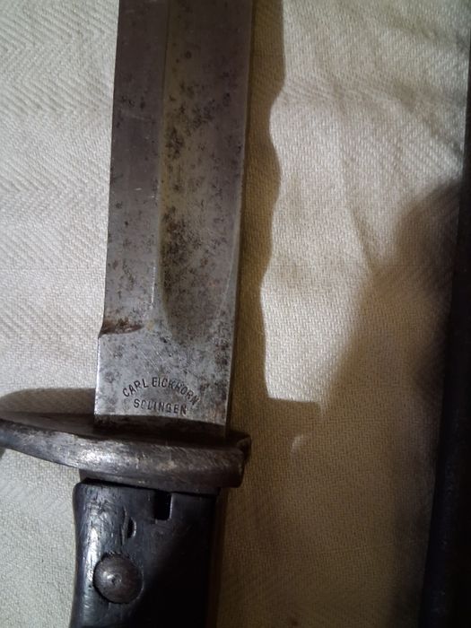 Продавам нож голям